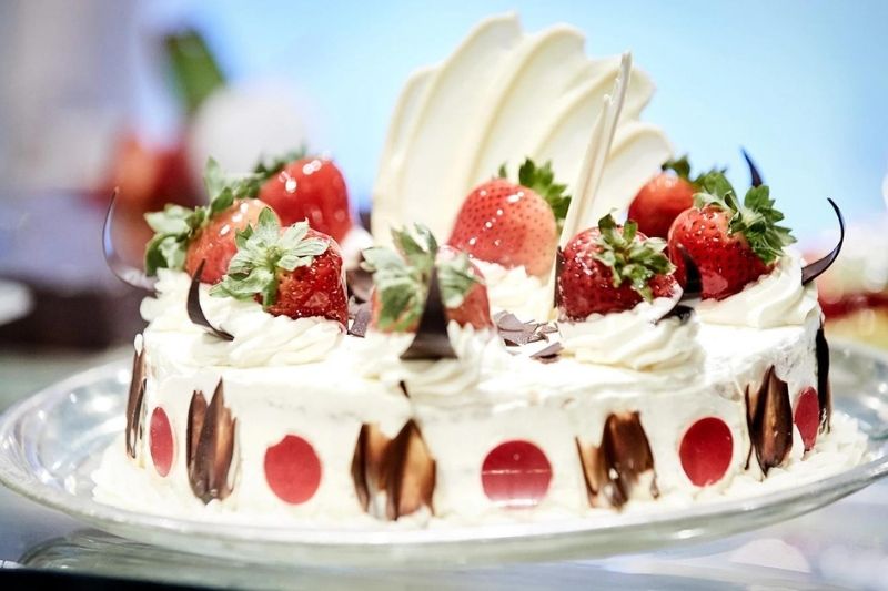 Birthday and Anniversary Dhow Cruise Dinner Abu Dhabi